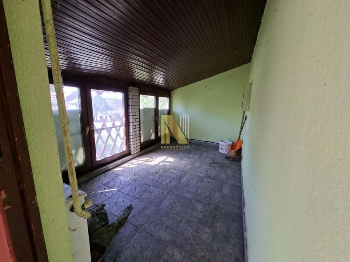 Prodaja, kuća, 200m², Rumenka, Novi Sad Sve Podlokacije