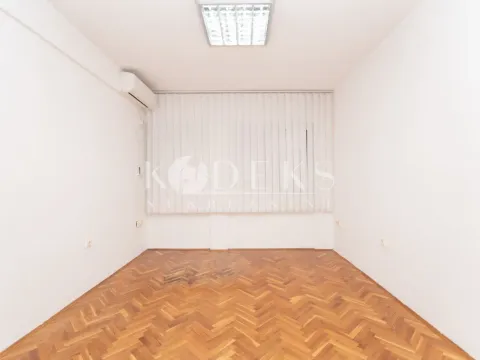 Izdavanje, poslovni prostor, 36m², Centar, Podgorica