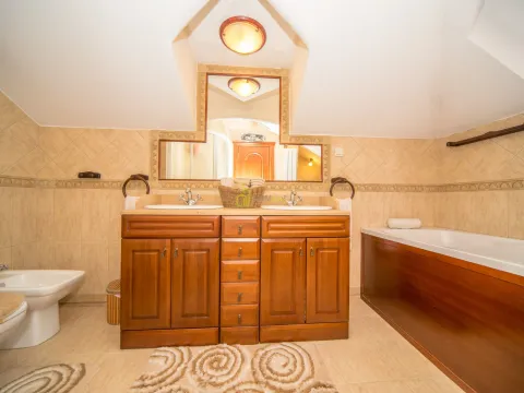 Sale, house, 168m², Cetinje, Crna Gora - image 23