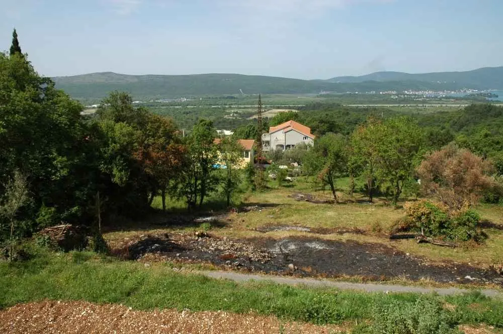 Pogled na plac i okolinu.