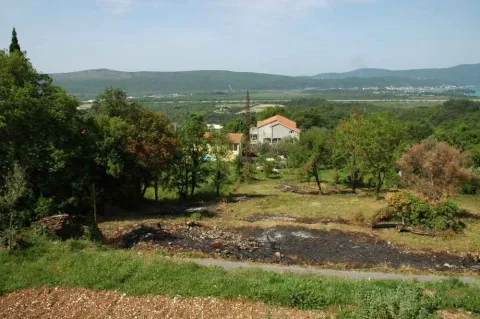Pogled na plac i okolinu. - image 3