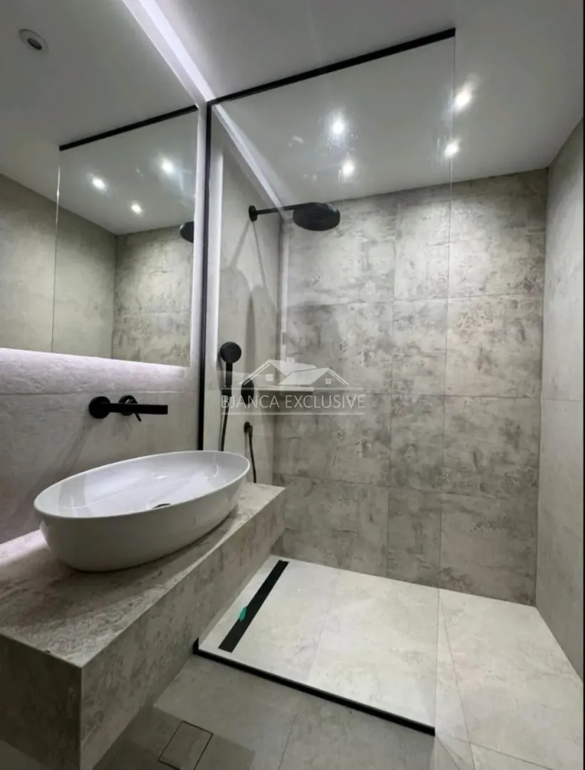 Sale, four bedroom apartment, 141m², Novi Beograd Blok 65, Novi Beograd Sve Podlokacije