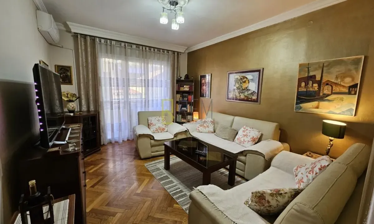 Izdavanje, dvosoban stan, 65m², Centar, Podgorica