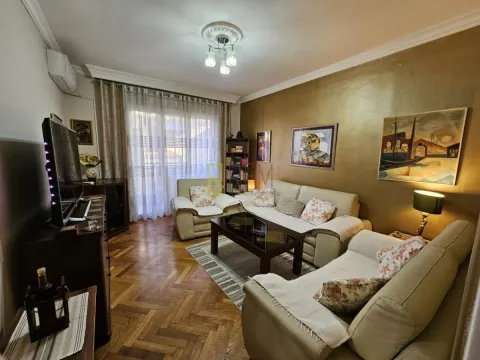 Izdavanje, dvosoban stan, 65m², Centar, Podgorica