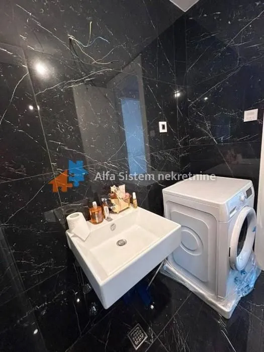 Izdavanje, dvosoban stan, 56m², Čubura, Beograd