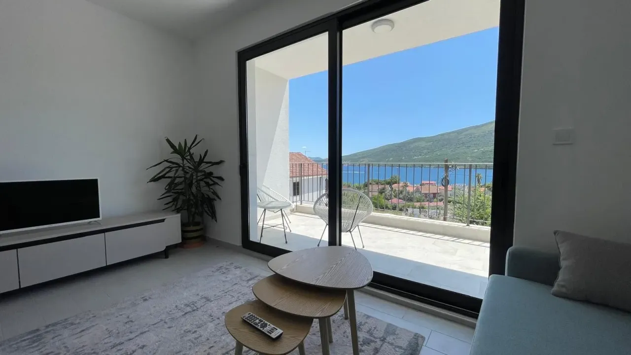 Izdavanje, jednosoban stan, 51m², Đenovići, Herceg Novi
