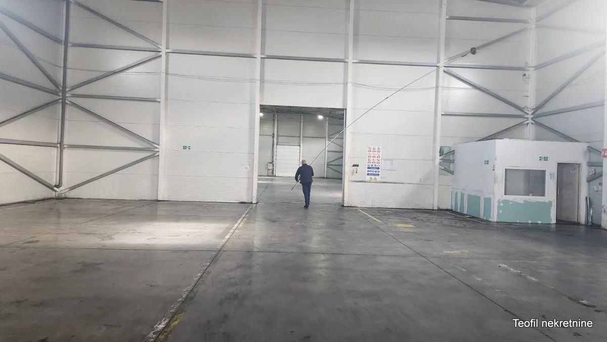 Rent, office space, 5000m², Dobanovci, Surčin