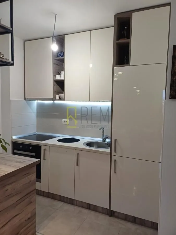 Prodaja, jednosoban stan, 50m², Stari Aerodrom, Podgorica