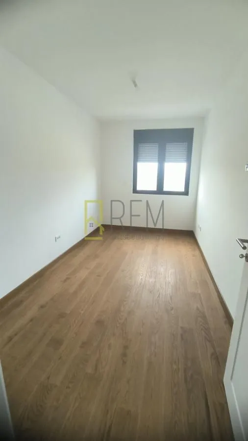 Prodaja, trosoban stan, 127m², Tološka šuma, Podgorica