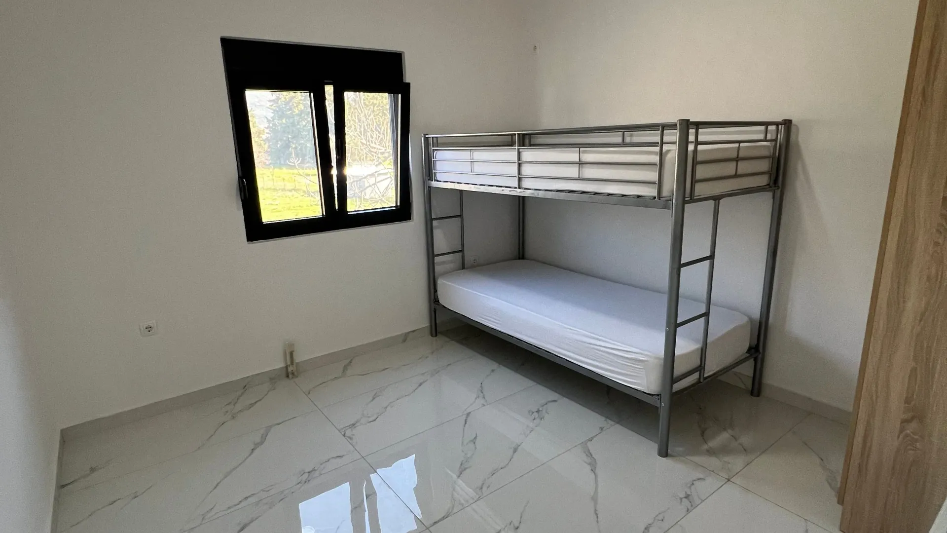 Rent, two bedroom apartment, 85m², Tomba, Bar