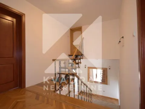 Izdavanje, kuća, 200m², Dalmatinska ulica, Podgorica - image 20