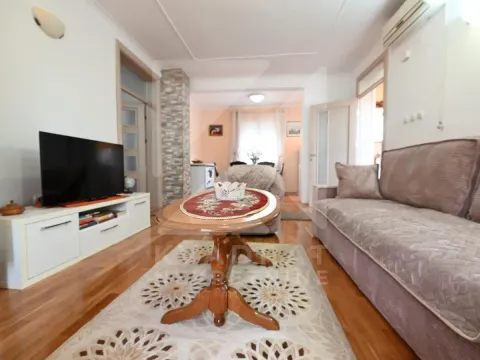 Izdavanje, dvosoban stan, 75m², Zlatica, Podgorica - image 2