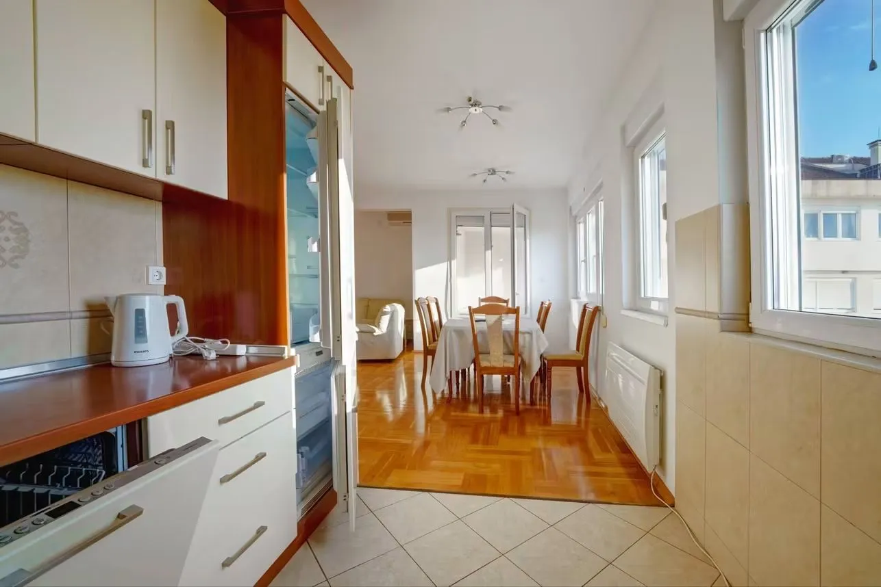 Prodaja, trosoban stan, 104m², Centar, Bar