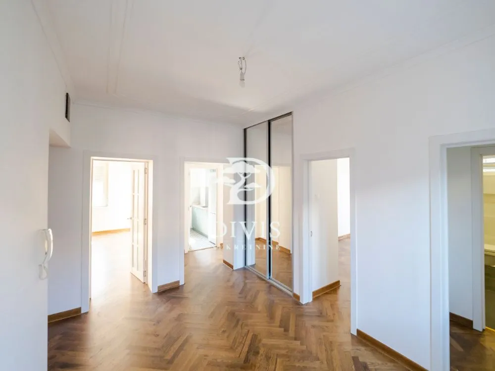 Prodaja, trosoban stan, 78m², Južni Bulevar, Vračar Sve Podlokacije