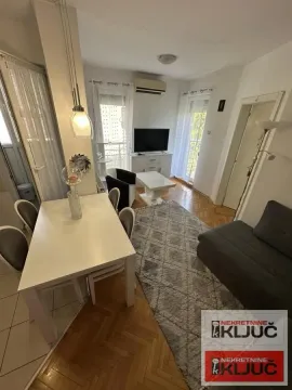 Dnevni boravak sa trpezarijskim delom i izlazom na terasu. - image 2