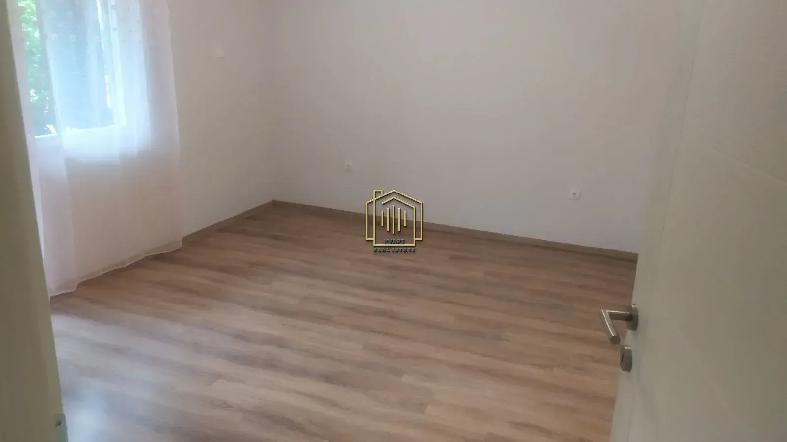 Izdavanje, dvosoban stan, 90m², Gorica C, Podgorica