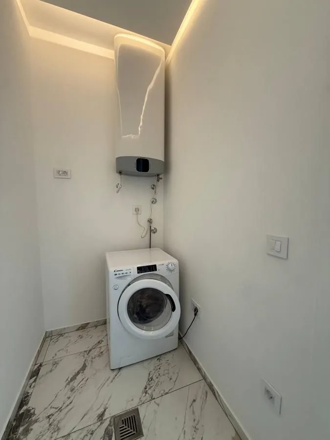Izdavanje, kuća, 244m², Sremska Kamenica, Petrovaradin