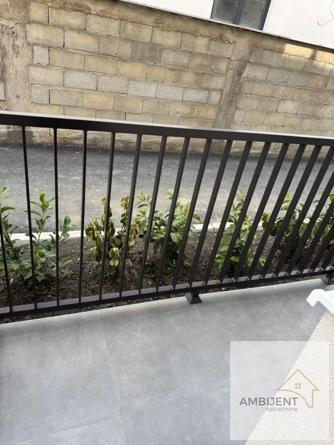 Izdavanje, dvosoban stan, 40m², Ledine, Beograd