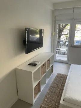 Rent, two bedroom apartment, 77m², Tivat, Crna Gora - image 2
