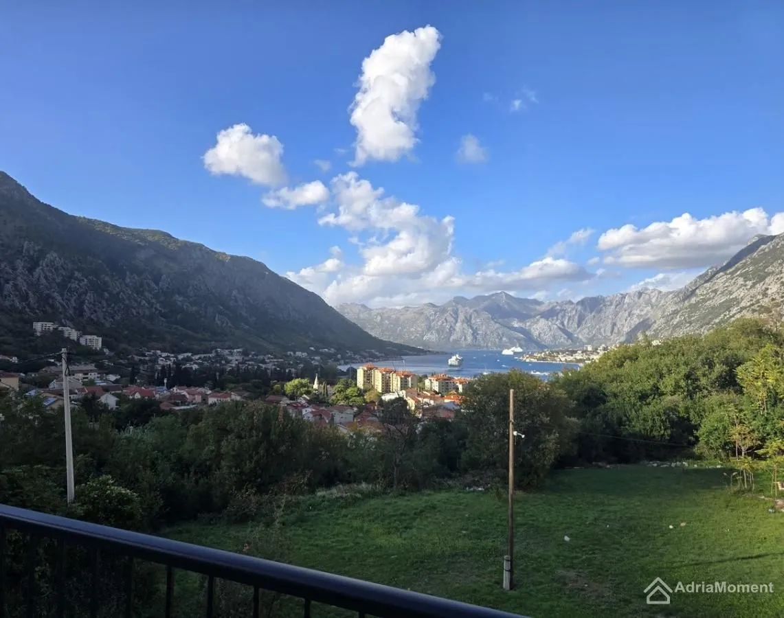 Prodaja, trosoban stan, 94m², Škaljari, Kotor