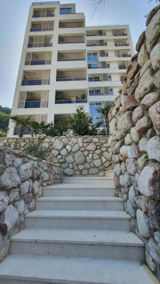 Izdavanje, jednosoban stan, 44m², Rafailovići, Budva