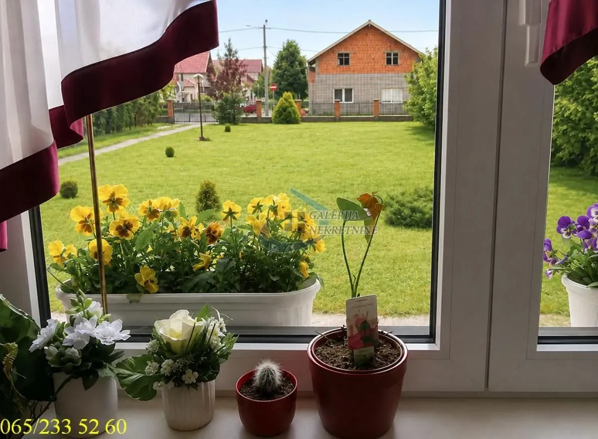 Prodaja, kuća, 290m², Centar, Inđija
