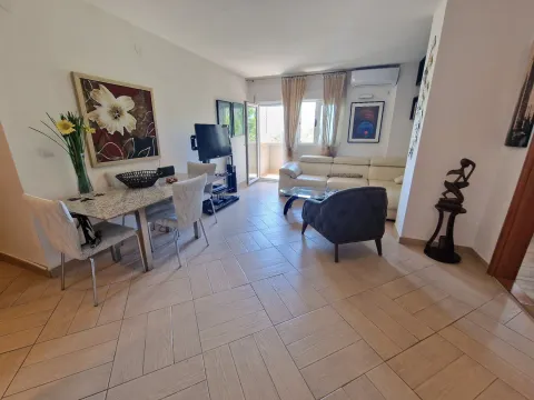 Rent, two bedroom apartment, 75m², Budva, Crna Gora - image 15