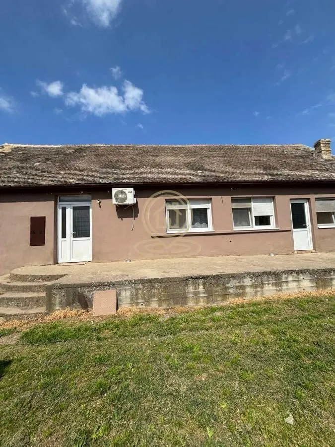 Prodaja, kuća, 145m², Rumenka, Novi Sad Sve Podlokacije
