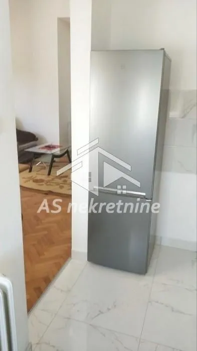 Izdavanje, trosoban stan, 80m², Savski Venac, Beograd