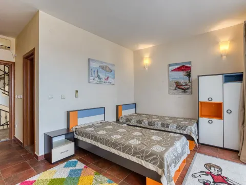 Prodaja, kuća, 495m², Ivanovići, Budva - image 11