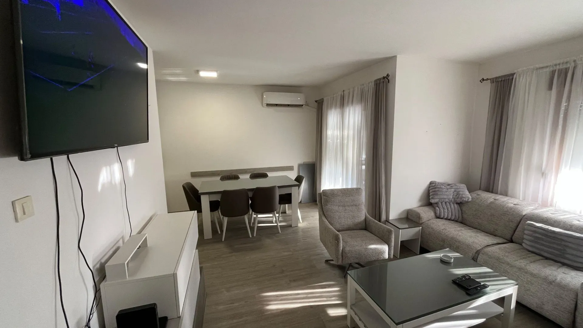 Izdavanje, stan, 82m², Tivat, Crna Gora