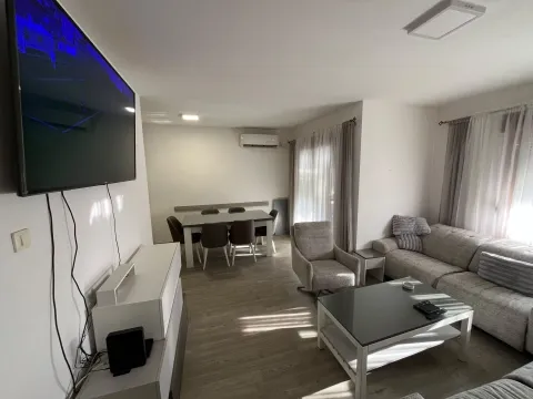 Izdavanje, stan, 82m², Tivat, Crna Gora - image 1