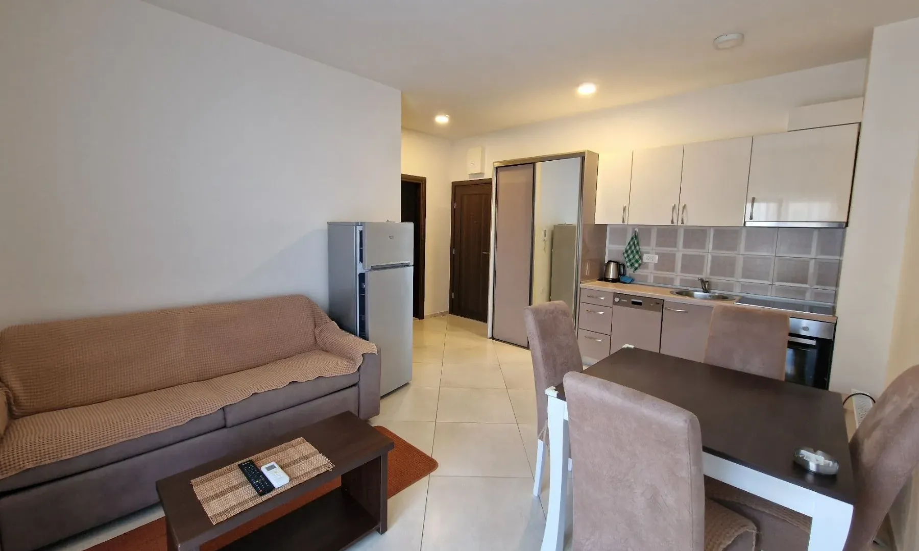 Rent, one bedroom apartment, 45m², Bečići, Budva