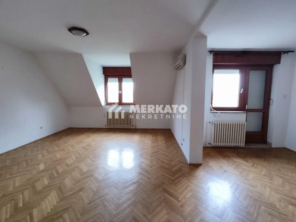 Prodaja, četvorosoban stan, 124m², Centar, Zrenjanin