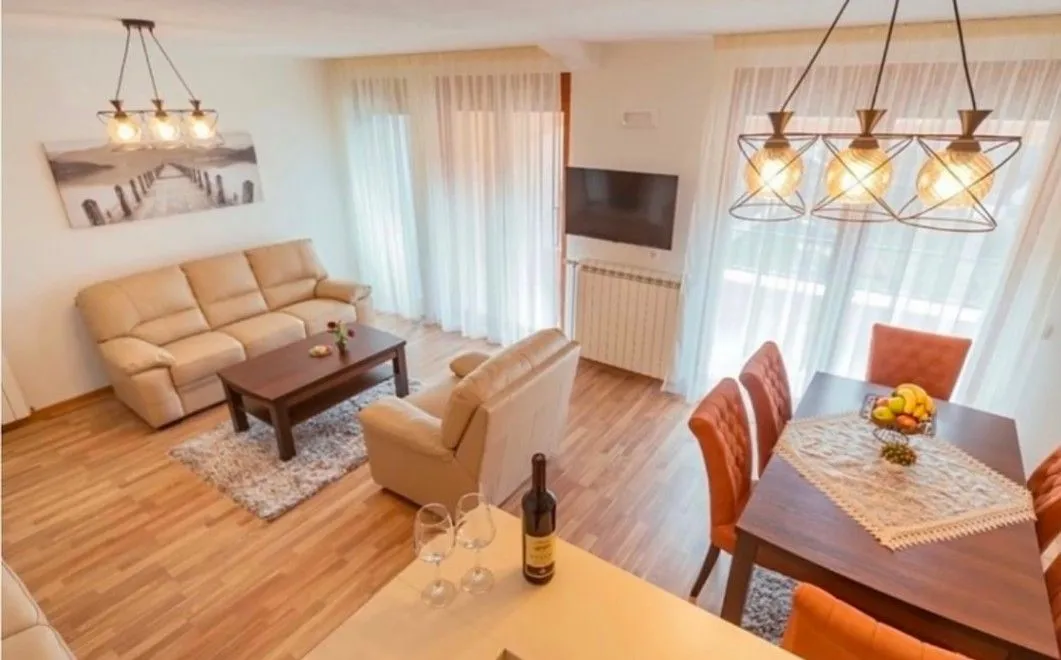 Prodaja, kuća, 400m², Dulovine, Kolašin