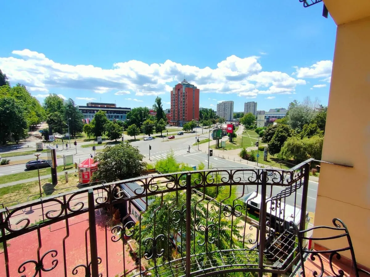 Izdavanje, trosoban stan, 103m², Spens, Novi Sad Sve Podlokacije