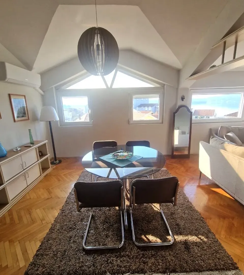 Rent, three bedroom apartment, 88m², Centar, Tivat