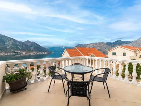 Sale, one bedroom apartment, 41m², Dobrota, Kotor - image 3