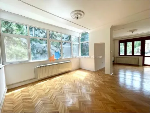 Spacious empty room with large windows and hardwood parquet flooring. - image 6