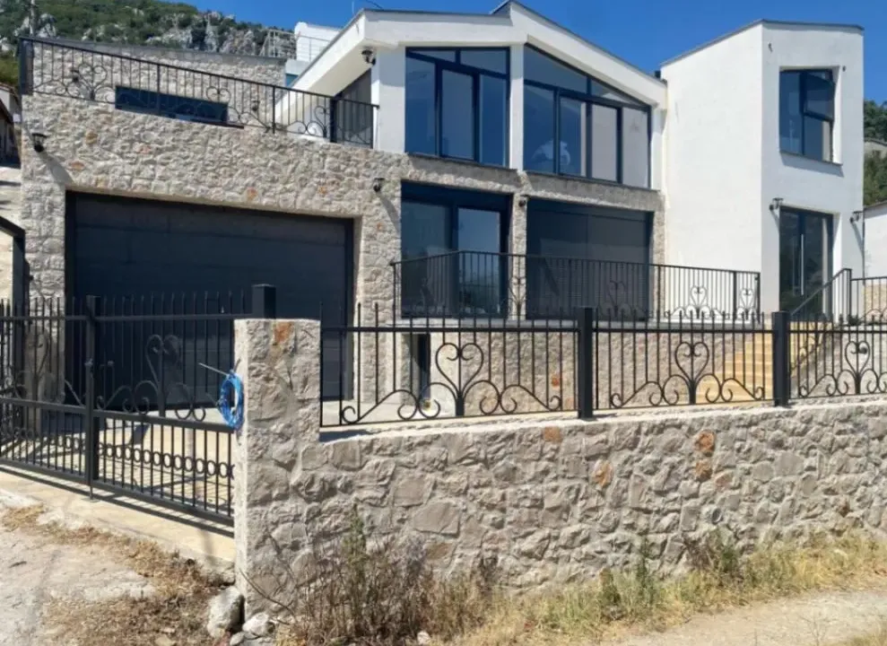 Prodaja, kuća, 250m², Sutomore, Bar