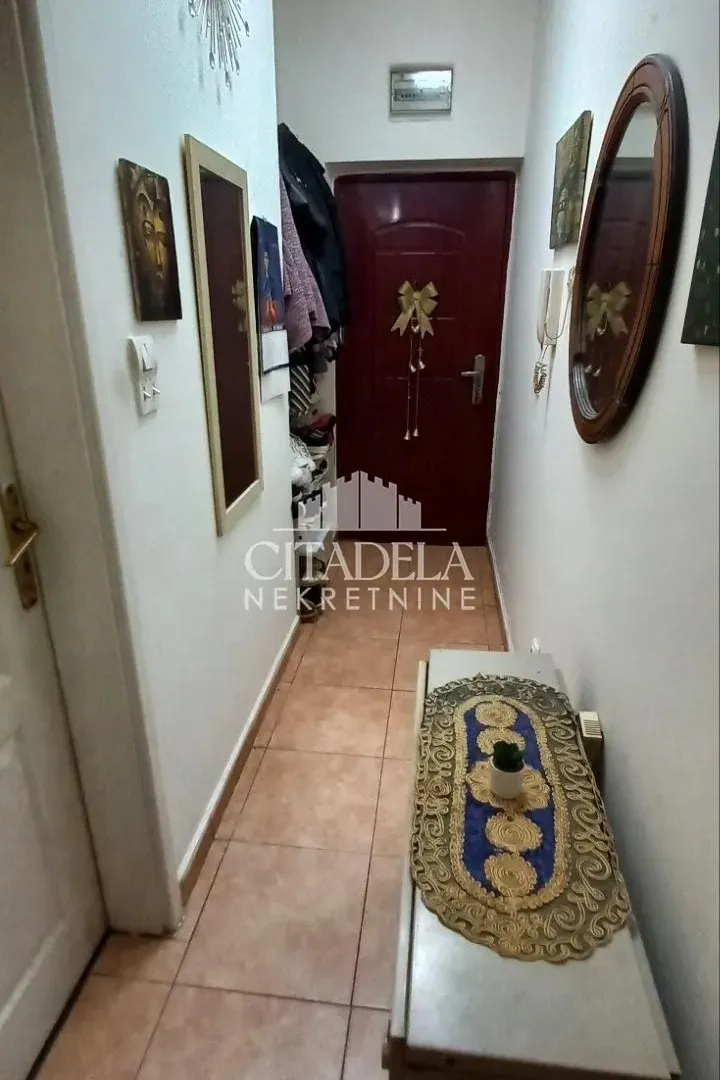Prodaja, dvosoban stan, 42m², Kneževac, Beograd