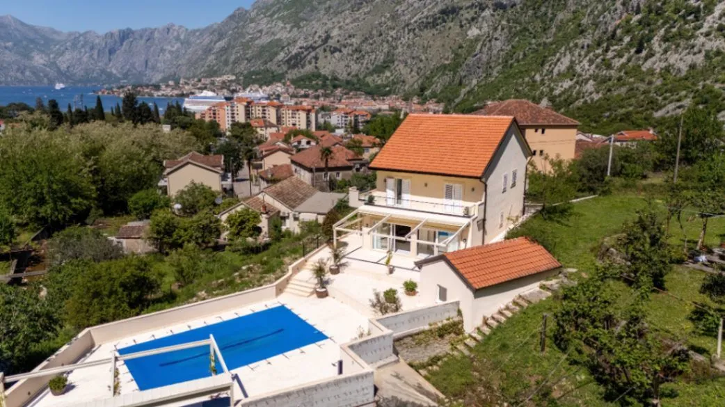 Prodaja, kuća, 1000m², Škaljari, Kotor