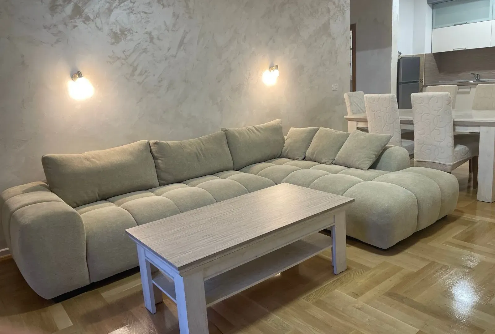 Izdavanje, jednosoban stan, 84m², Bonići, Tivat