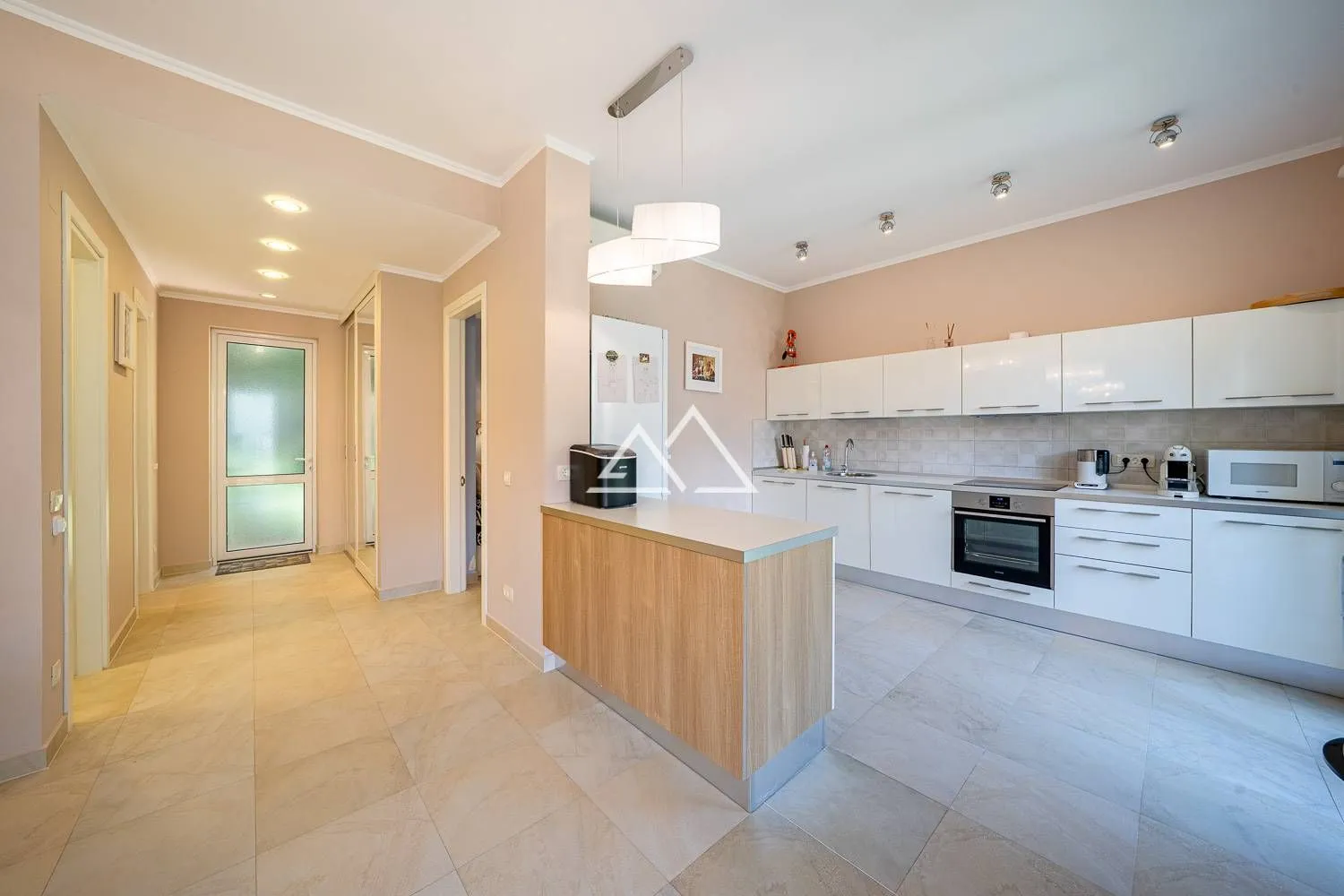 Prodaja, trosoban stan, 129m², Orahovac, Kotor