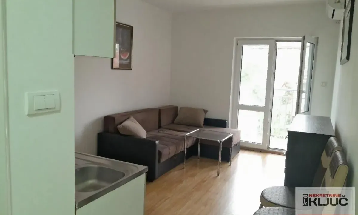 Izdavanje, garsonjera, 27m², Salajka, Novi Sad Sve Podlokacije