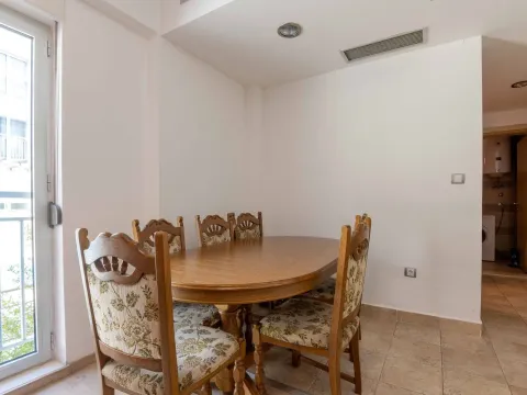 Sale, one bedroom apartment, 50m², Dobrota, Kotor - image 8