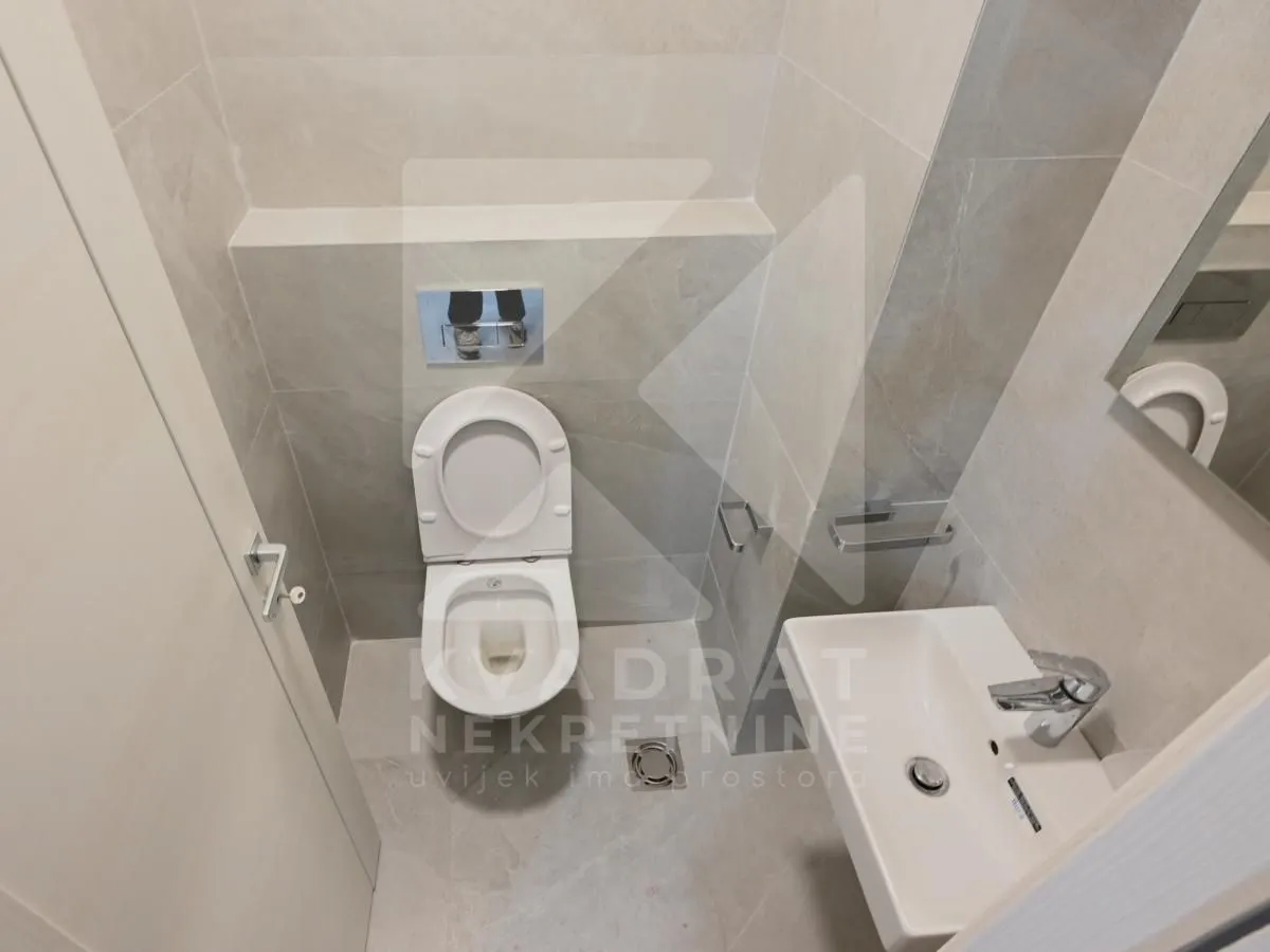 Rent, office space, 65m², Central Point, Podgorica