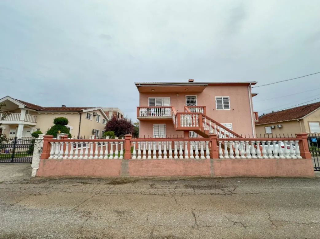 Sale, house, 250m², Dalmatinska ulica, Podgorica