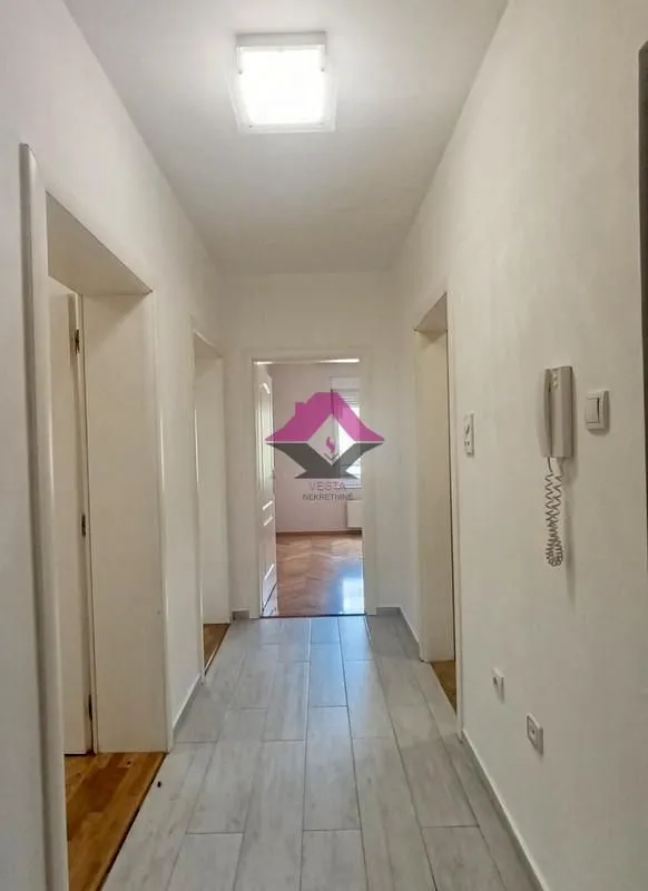 Izdavanje, trosoban stan, 70m², Bulevar Oslobodjenja, Novi Sad Sve Podlokacije