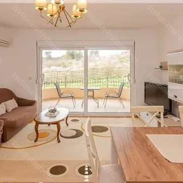 Izdavanje, jednosoban stan, 50m², Đenovići, Herceg Novi